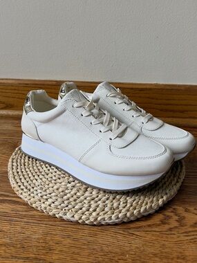 $115 Vivianni Peony Walkers 11
Sneakers size 12 W